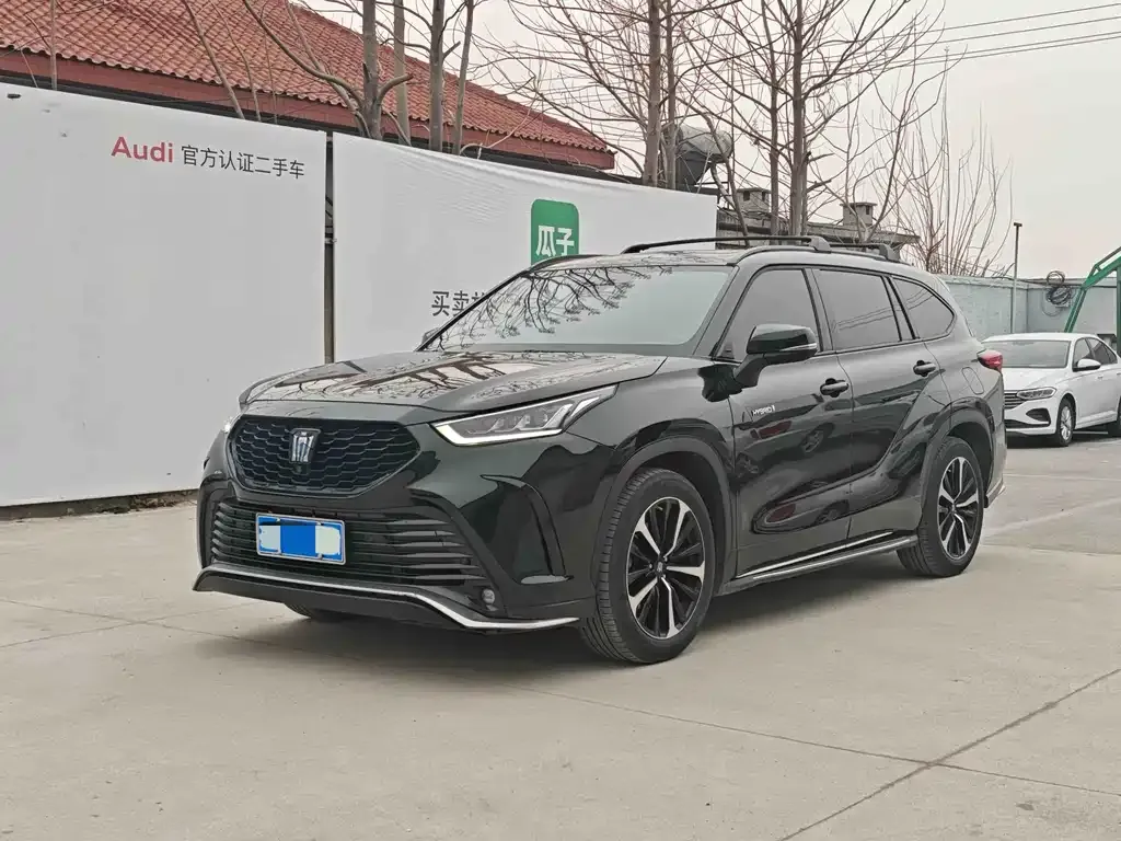 Toyota Crown Kluger 2023 из CN, фото 1