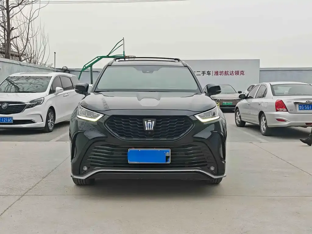 Toyota Crown Kluger 2023 из CN, фото 10