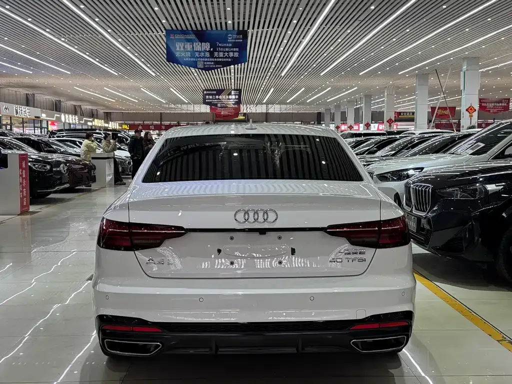 Audi A4L 2023 из CN, фото 3