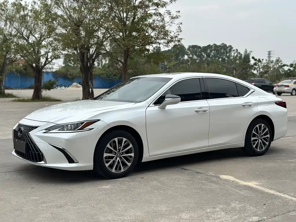 Lexus ES 2022 из CN, фото 1