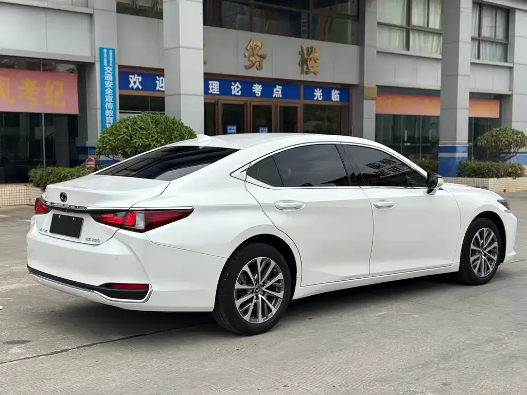 Lexus ES 2022 из CN, фото 8