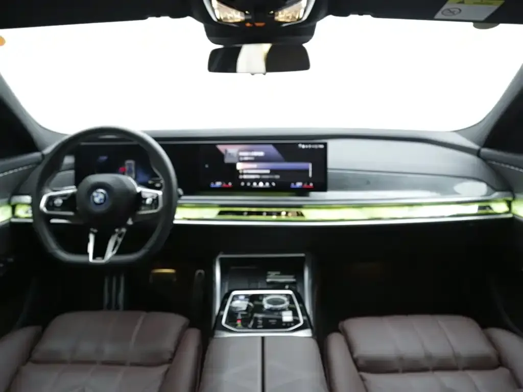 BMW i7 2023 из CN, фото 9