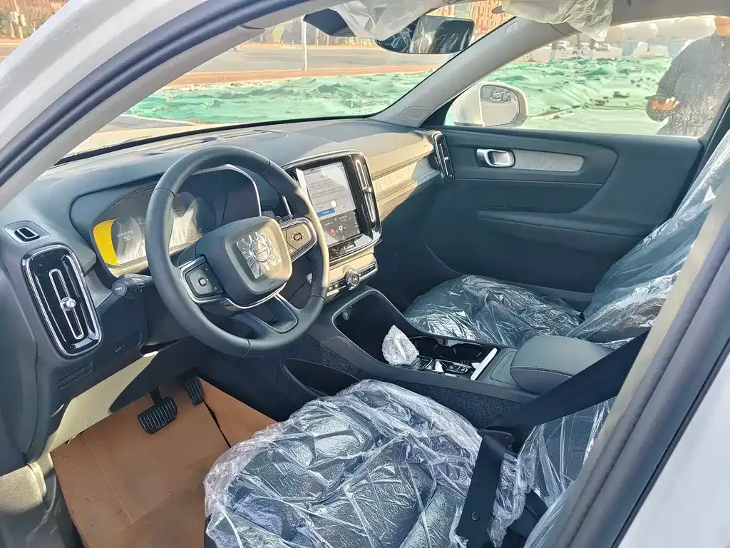 Volvo XC40 2025 из CN, фото 3