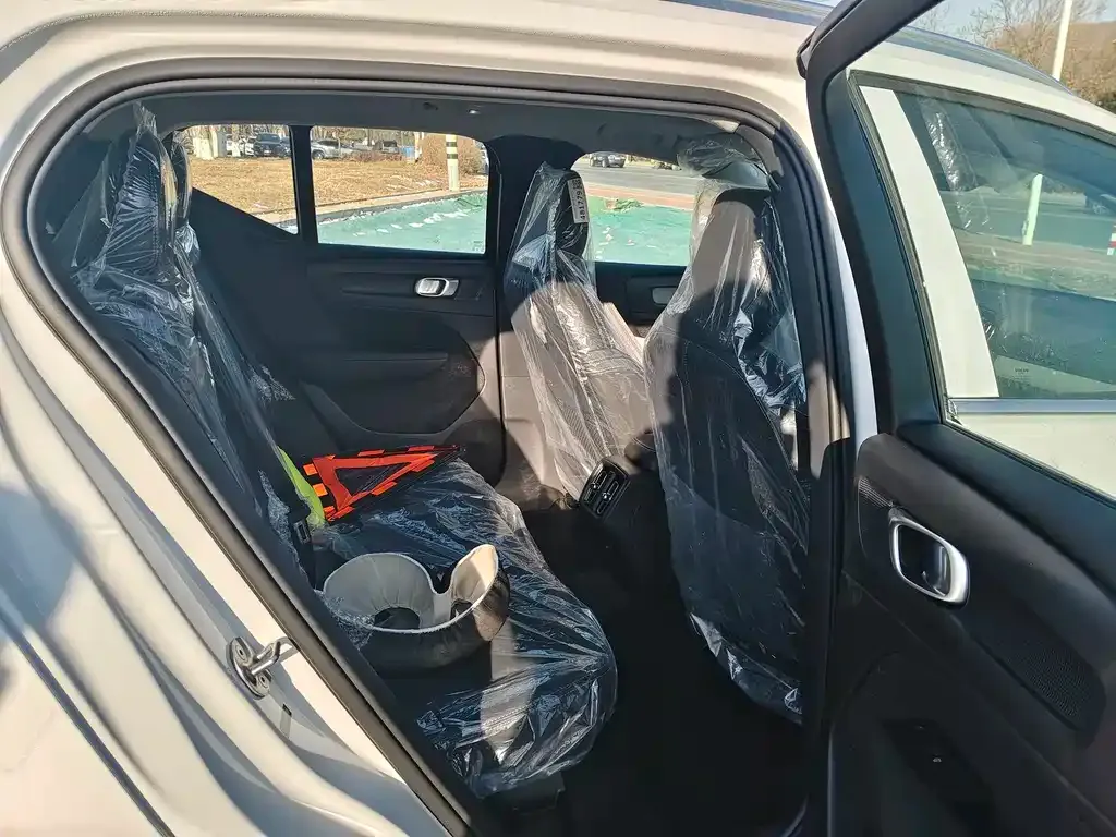 Volvo XC40 2025 из CN, фото 2