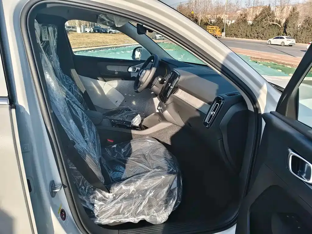Volvo XC40 2025 из CN, фото 9
