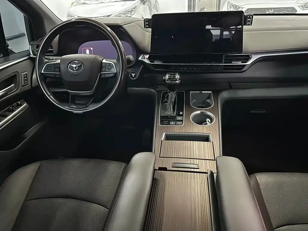 Toyota Granvia 2024 из CN, фото 4