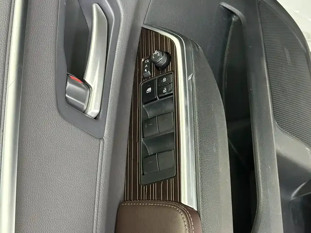 Toyota Granvia 2024 из CN, фото 10