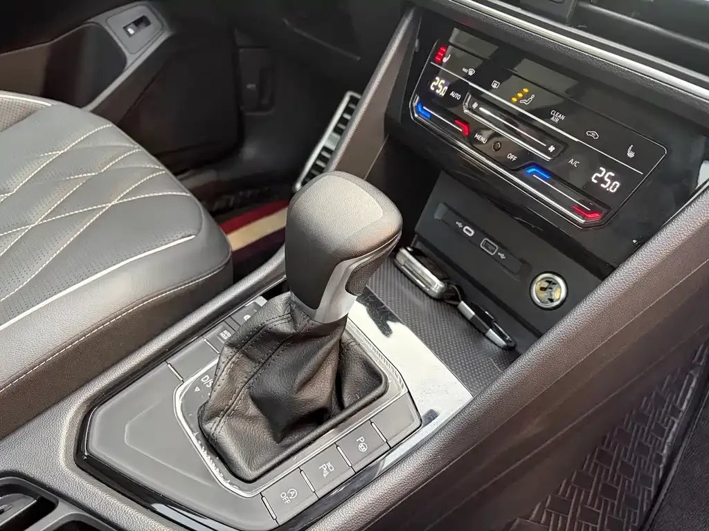 Volkswagen Tiguan L 2024 из CN, фото 8