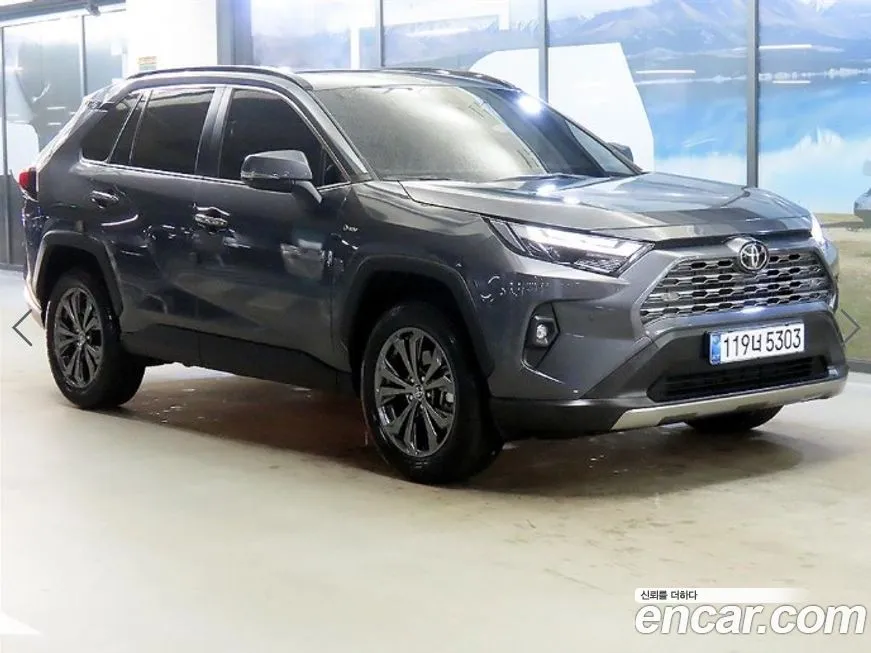 Toyota RAV4 — фото 1
