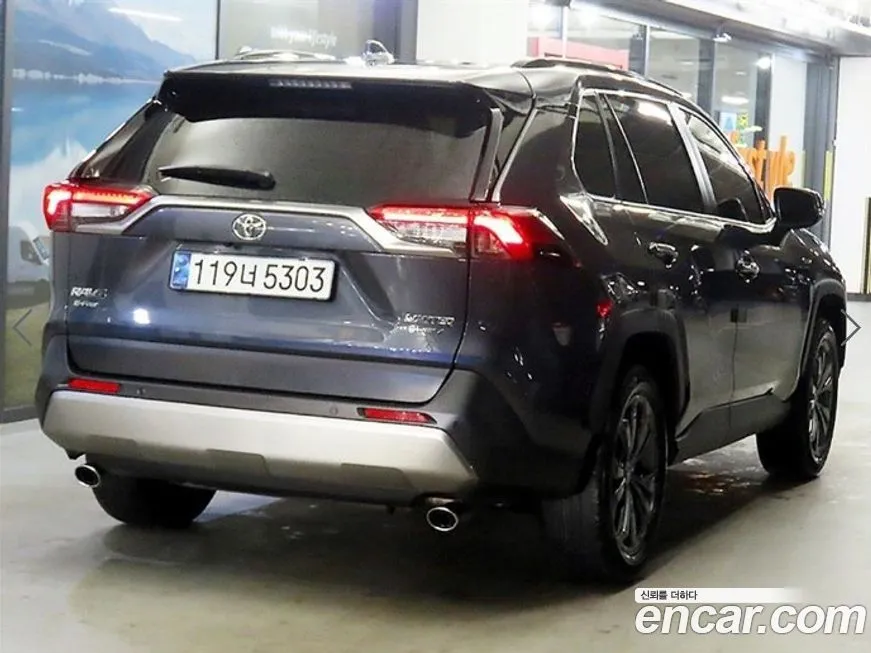 Toyota RAV4 — фото 2