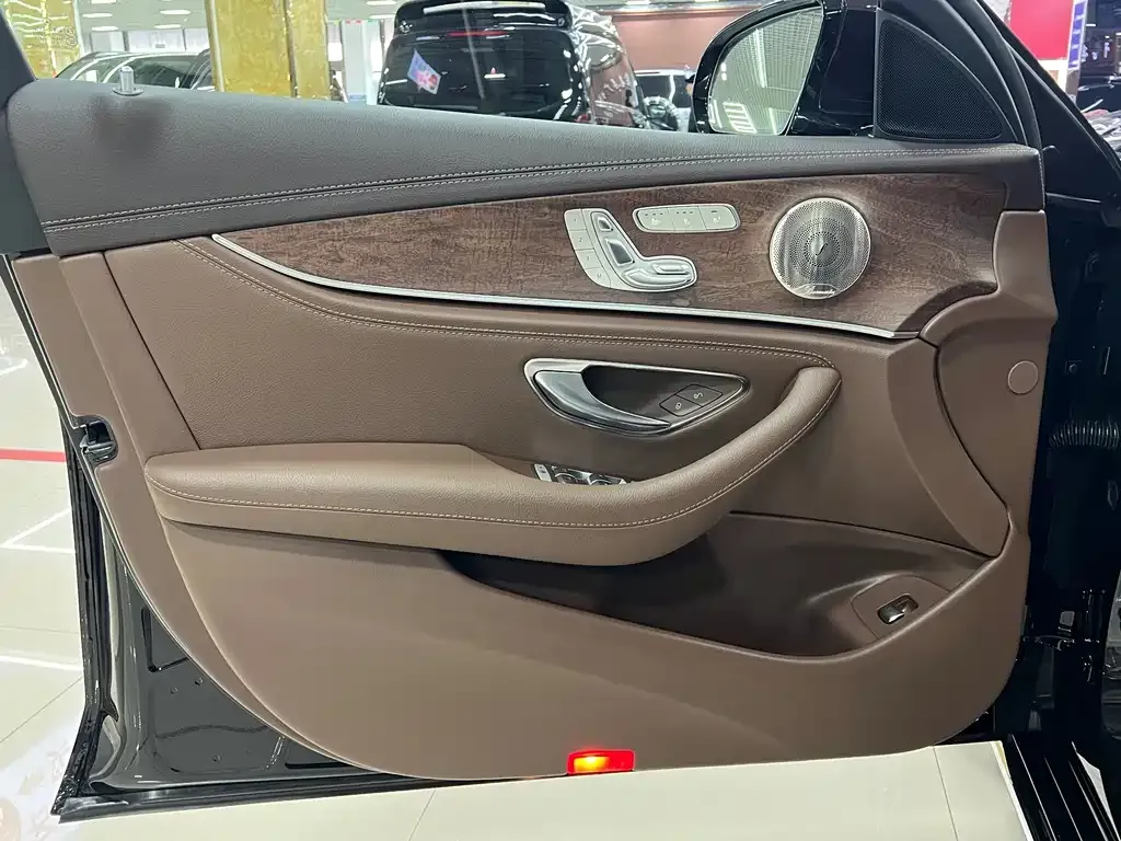 Mercedes-Benz E-Class 2023 из CN, фото 6