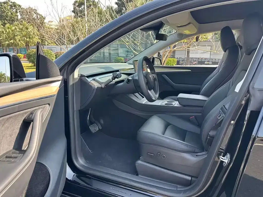 Tesla Model Y 2023 из CN, фото 3