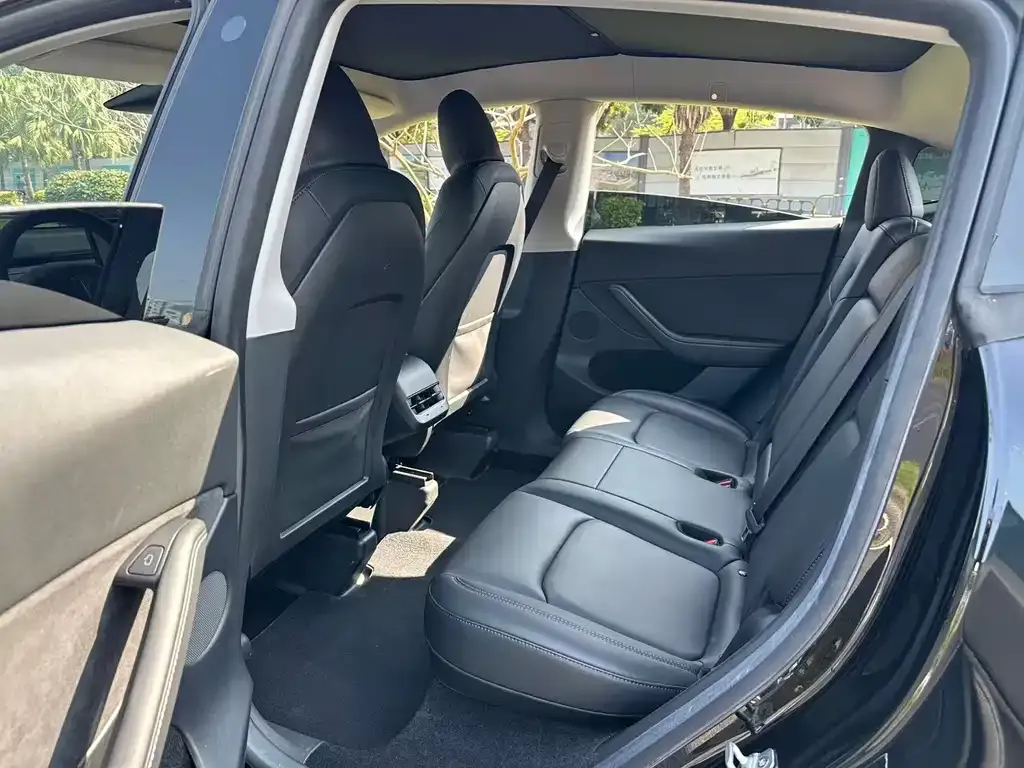 Tesla Model Y 2023 из CN, фото 2