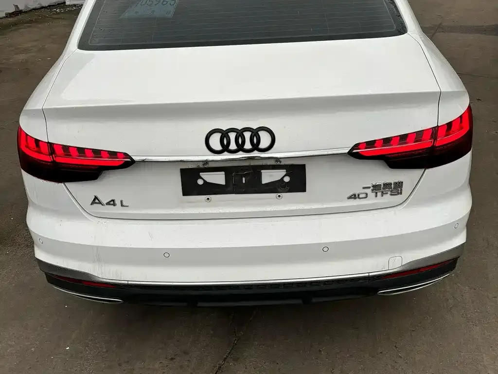 Audi A4L 2022 из CN, фото 5