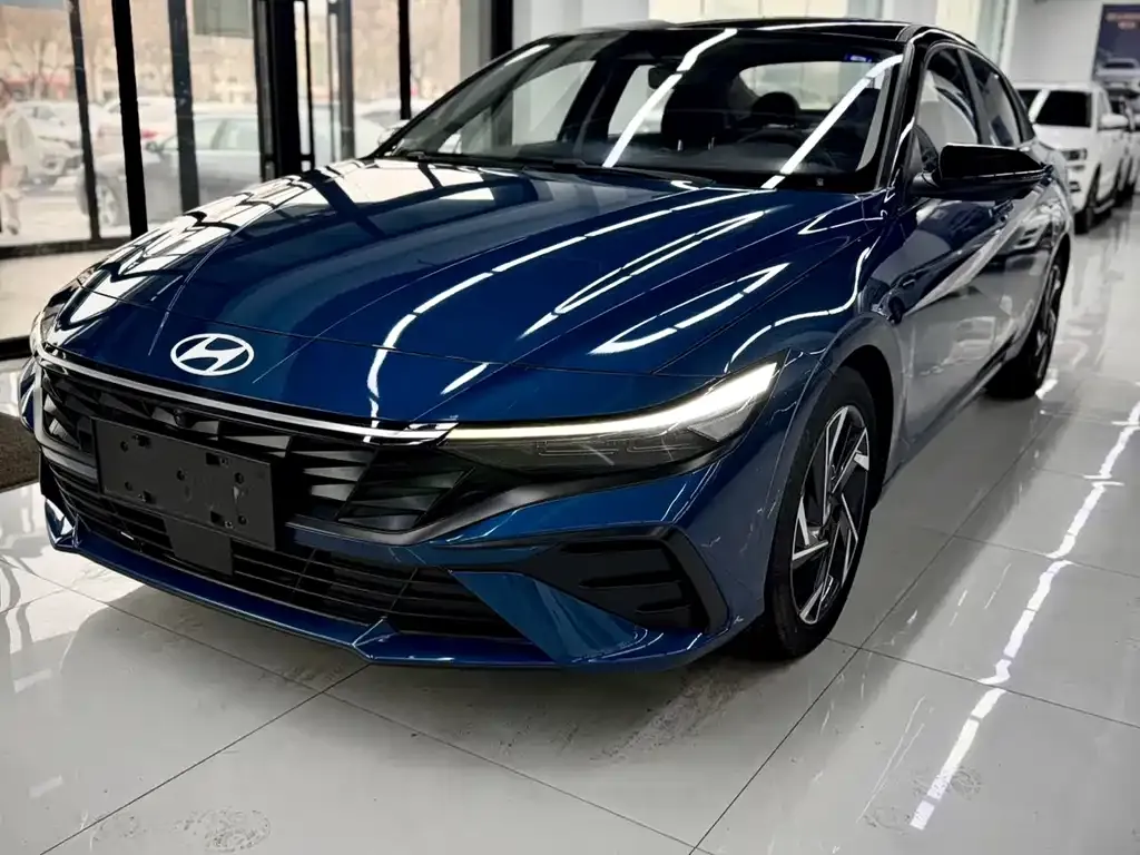 Hyundai Elantra 2023 из CN, фото 1
