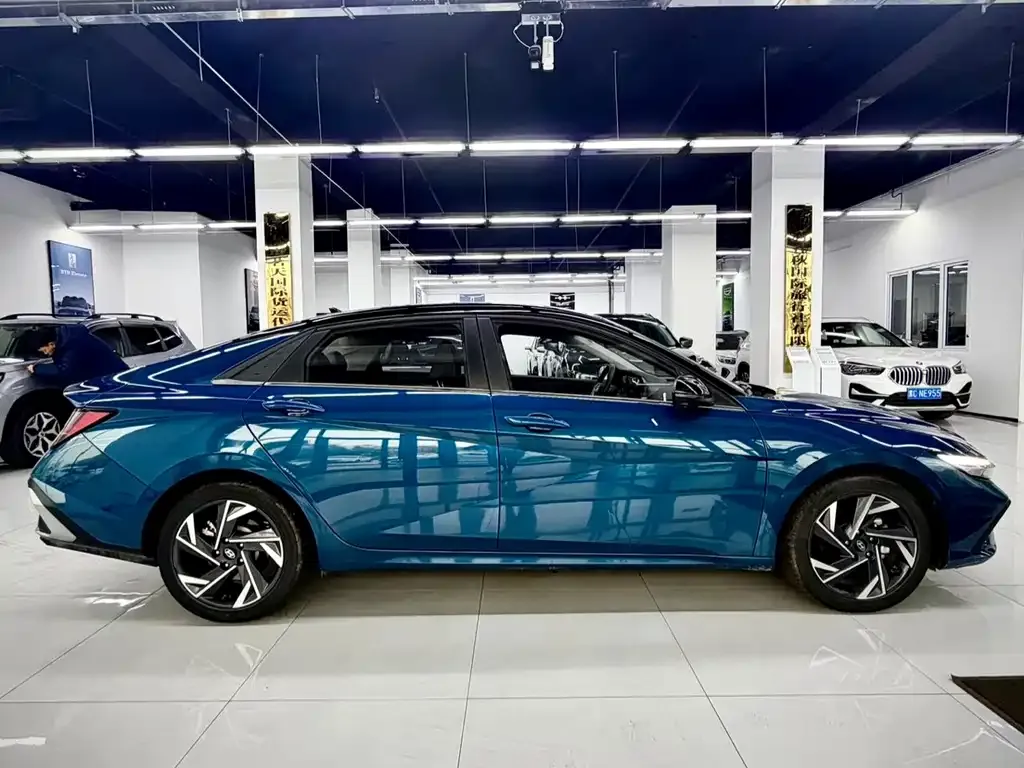 Hyundai Elantra 2023 из CN, фото 3