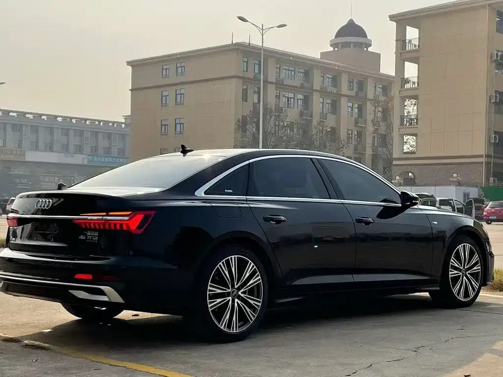 Audi A6L — фото 9