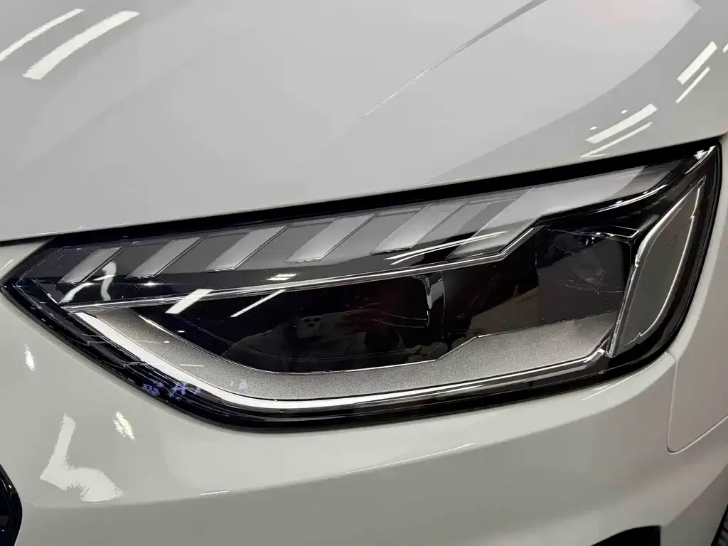 Audi A4L 2023 из CN, фото 2