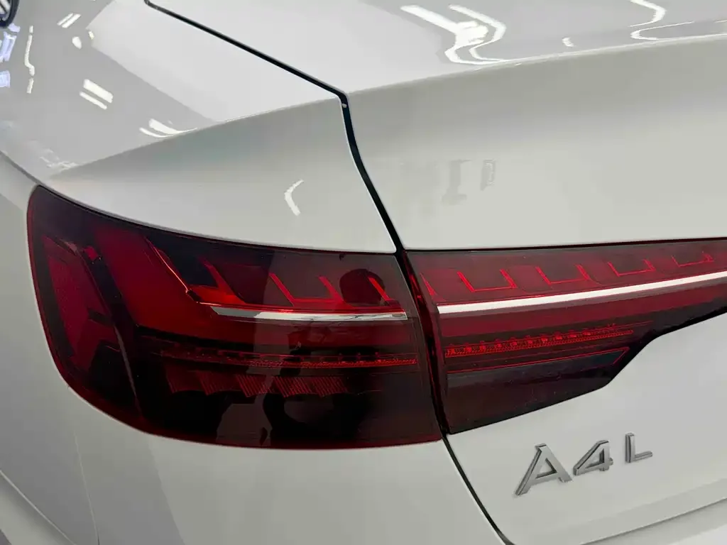 Audi A4L 2023 из CN, фото 5