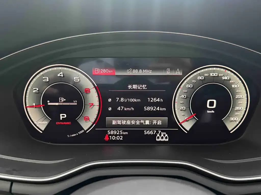 Audi A4L 2023 из CN, фото 4