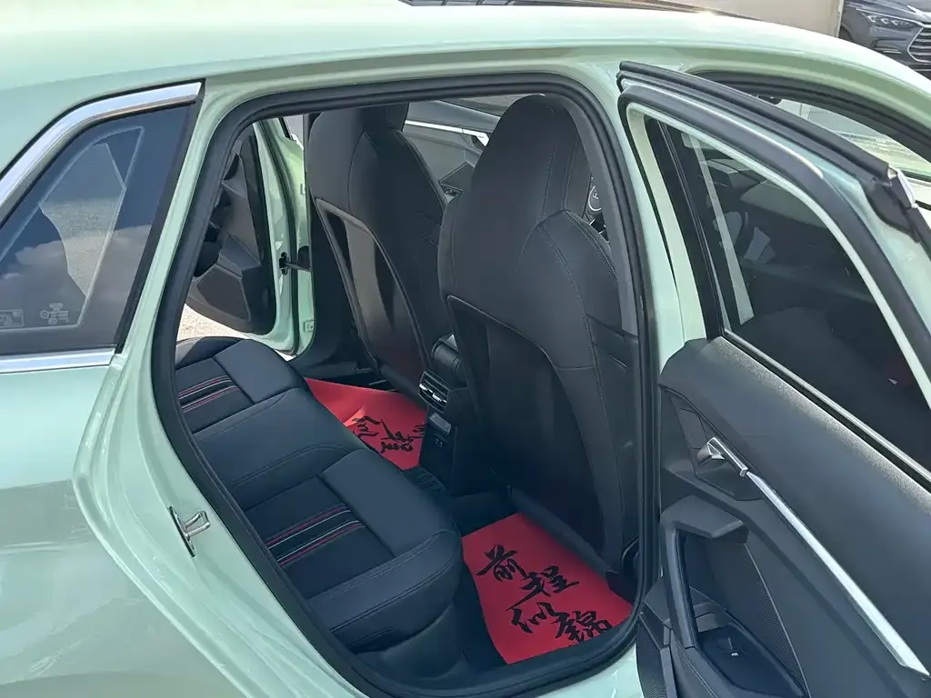 Audi A3 2023 из CN, фото 3