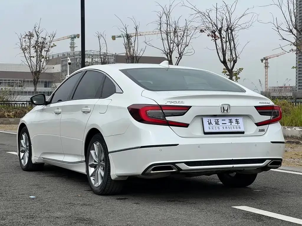 Honda Accord — фото 8