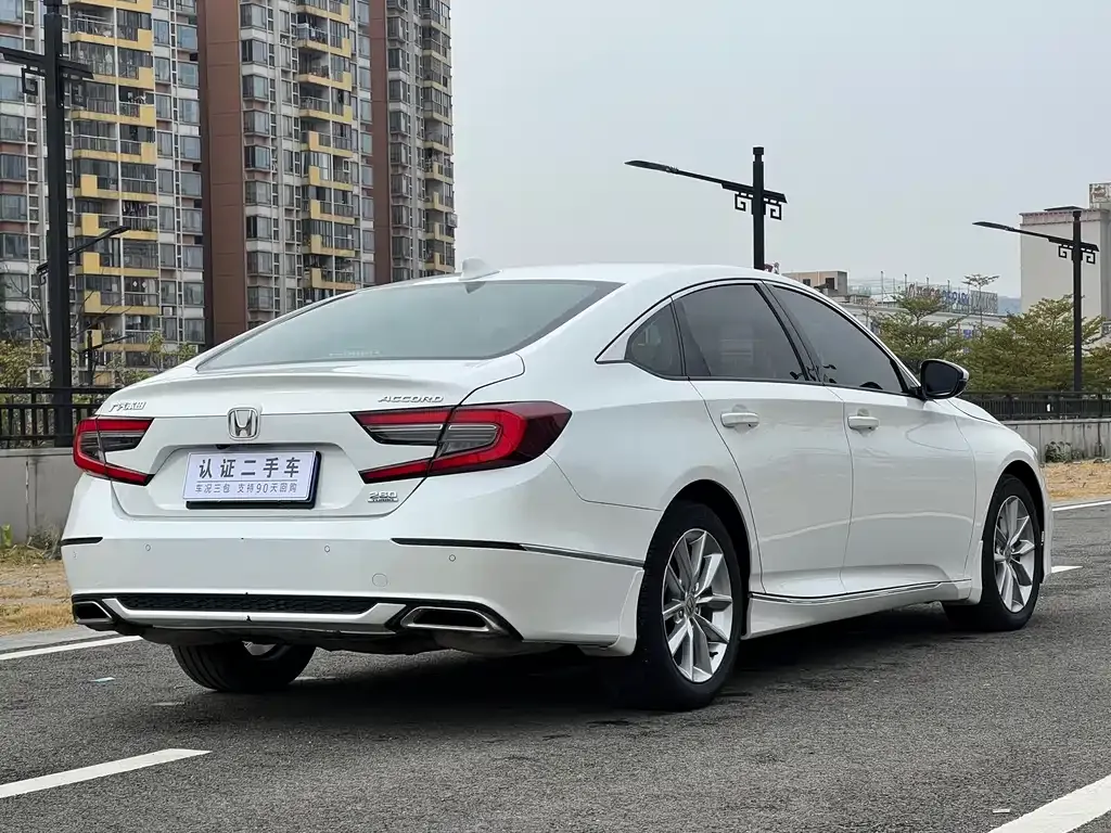Honda Accord — фото 9