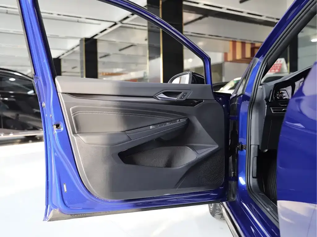 Volkswagen Golf 2022 из CN, фото 9