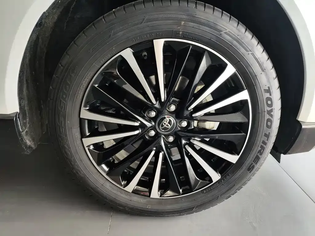 Toyota Venza 2024 из CN, фото 7