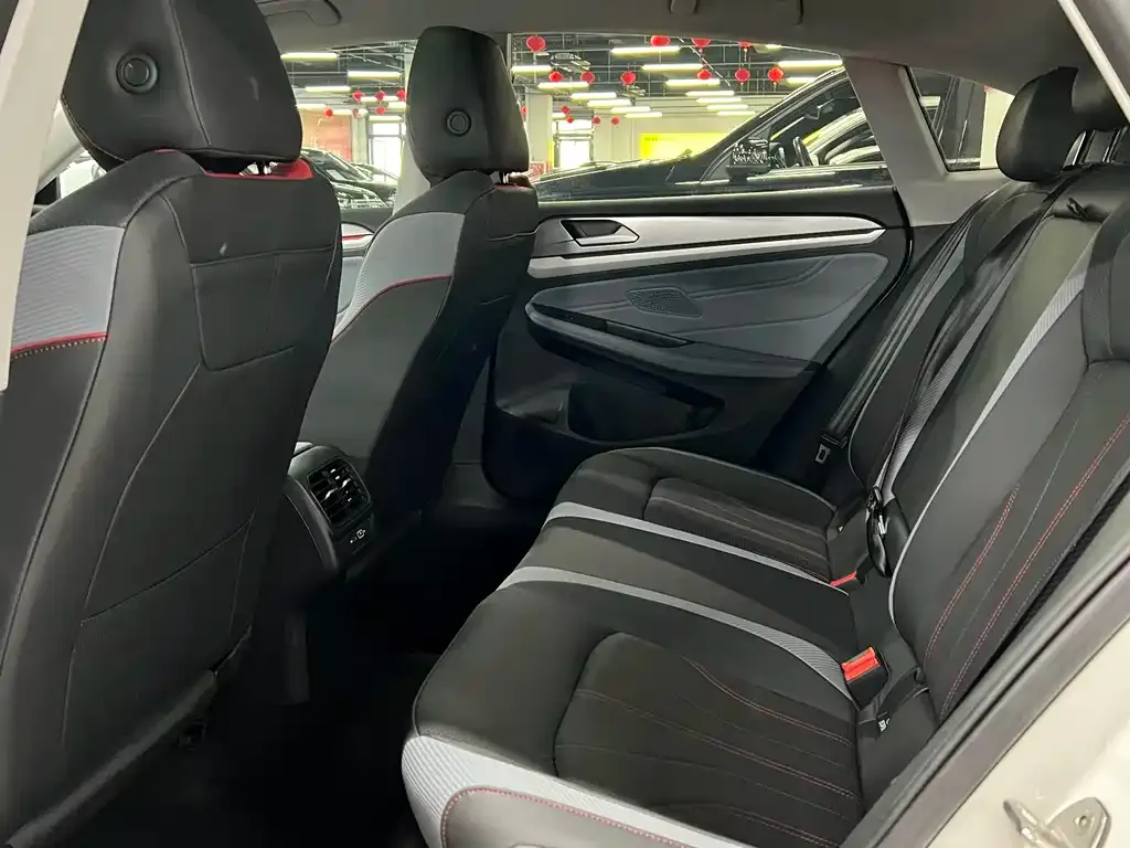 Volkswagen Lamando 2023 из CN, фото 2