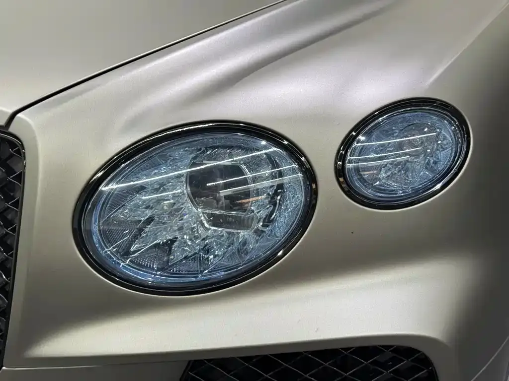 Bentley Bentayga 2022 из CN, фото 8