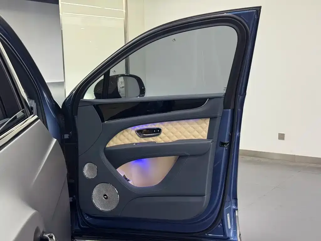 Bentley Bentayga 2022 из CN, фото 4