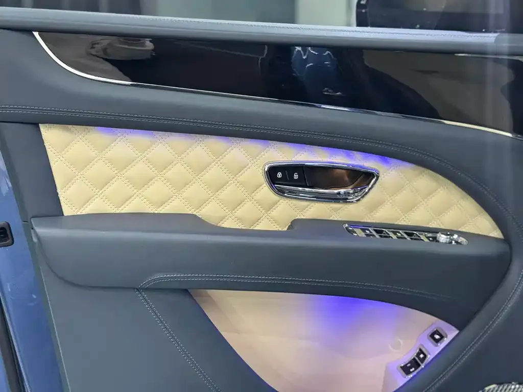 Bentley Bentayga 2022 из CN, фото 7