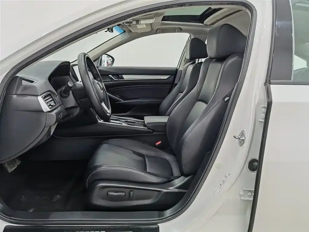 Honda Accord — фото 10