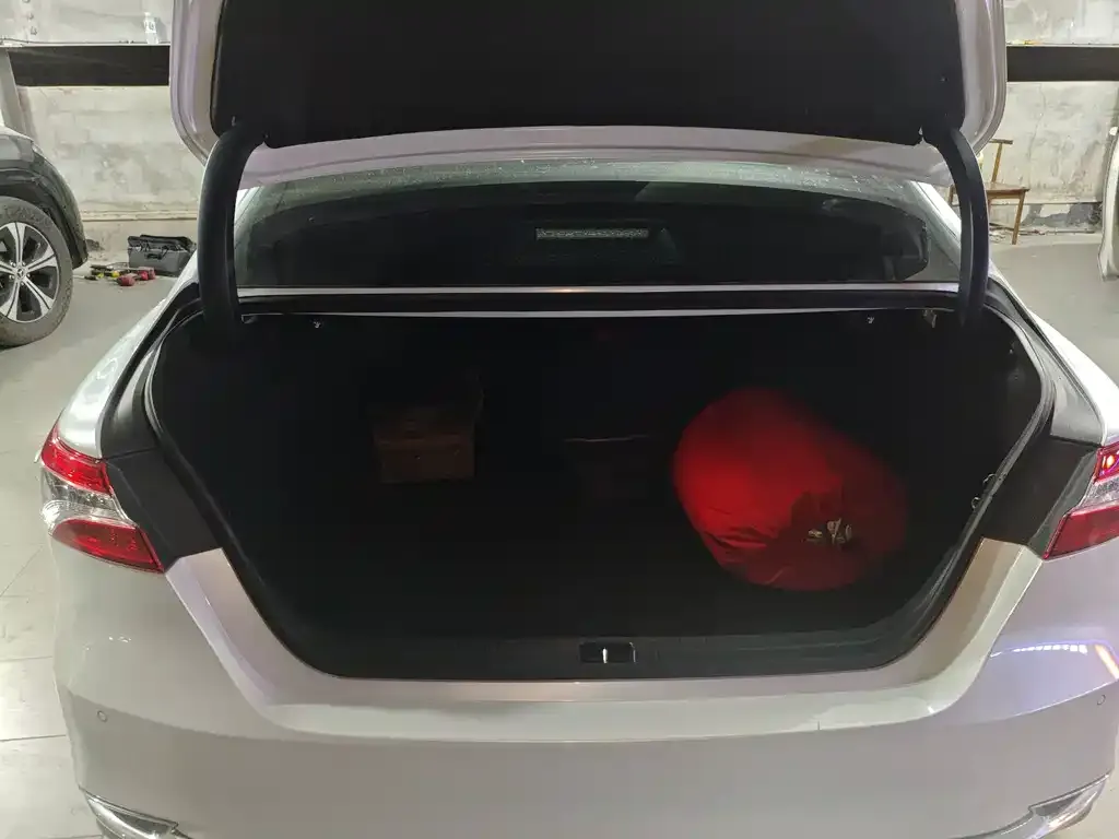 Toyota Camry 2023 из CN, фото 2