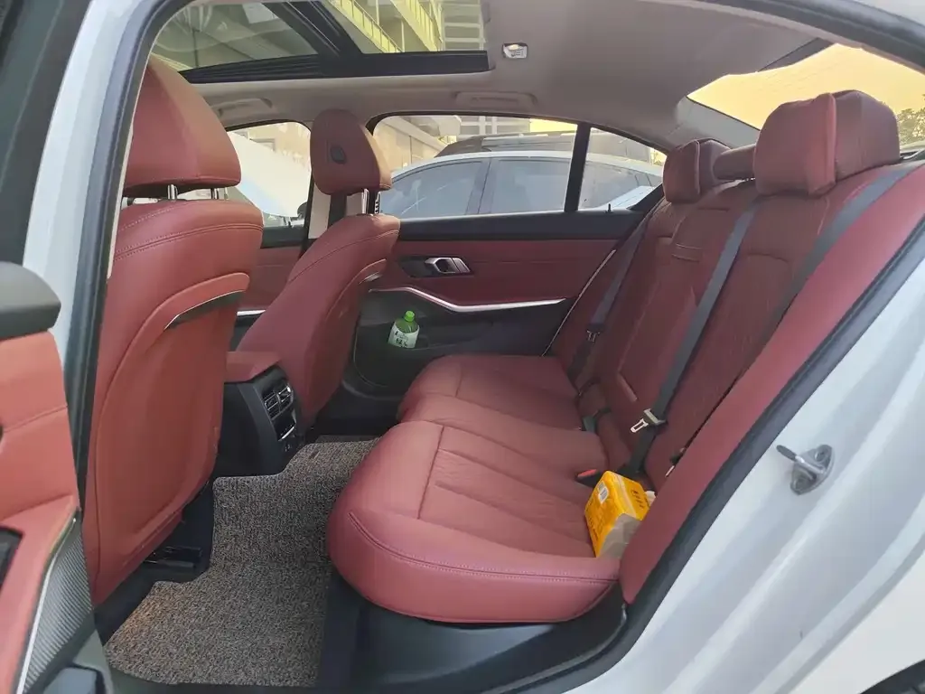 BMW 3 Series 2024 из CN, фото 2