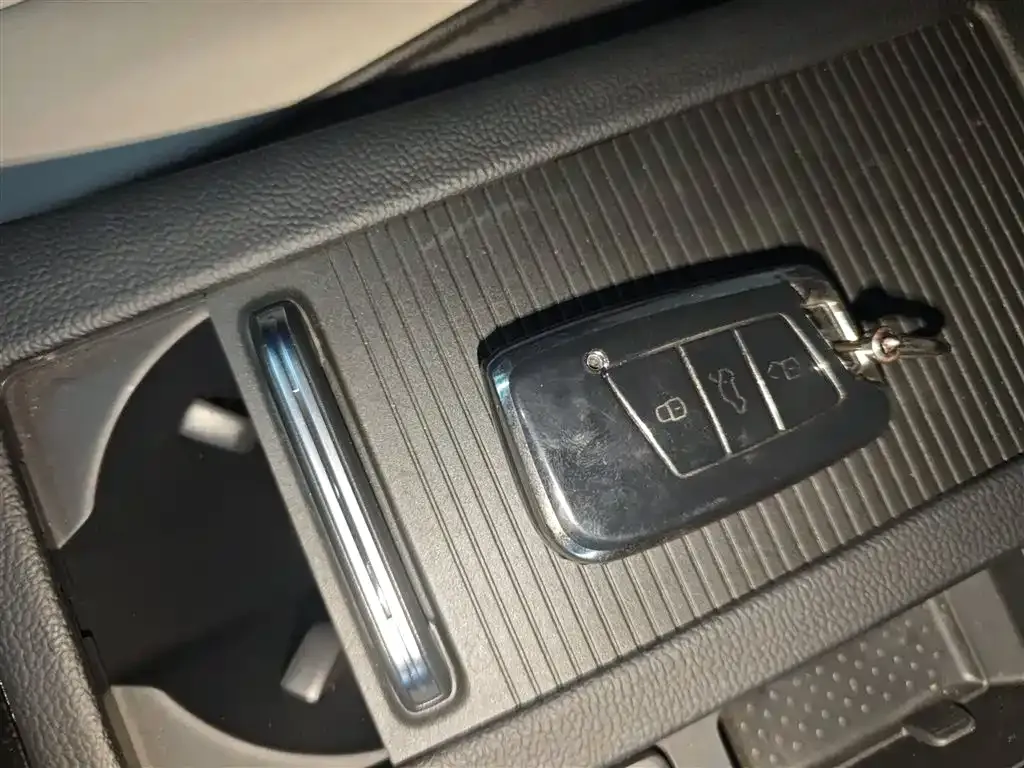 Volkswagen Magotan 2024 из CN, фото 4