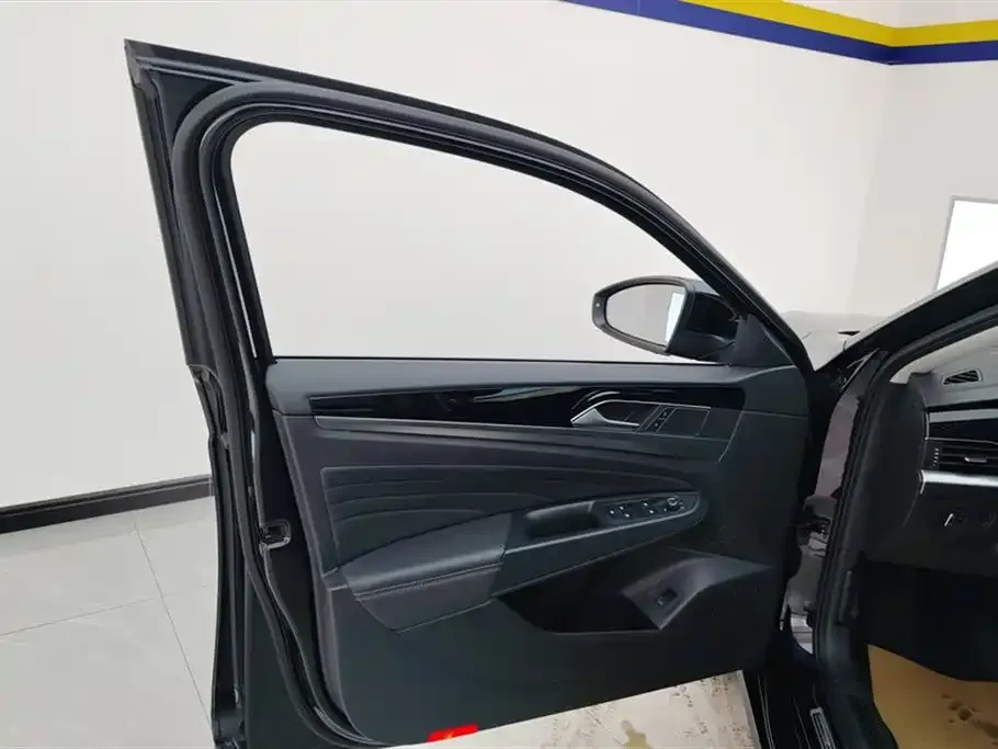 Volkswagen Passat 2023 из CN, фото 5