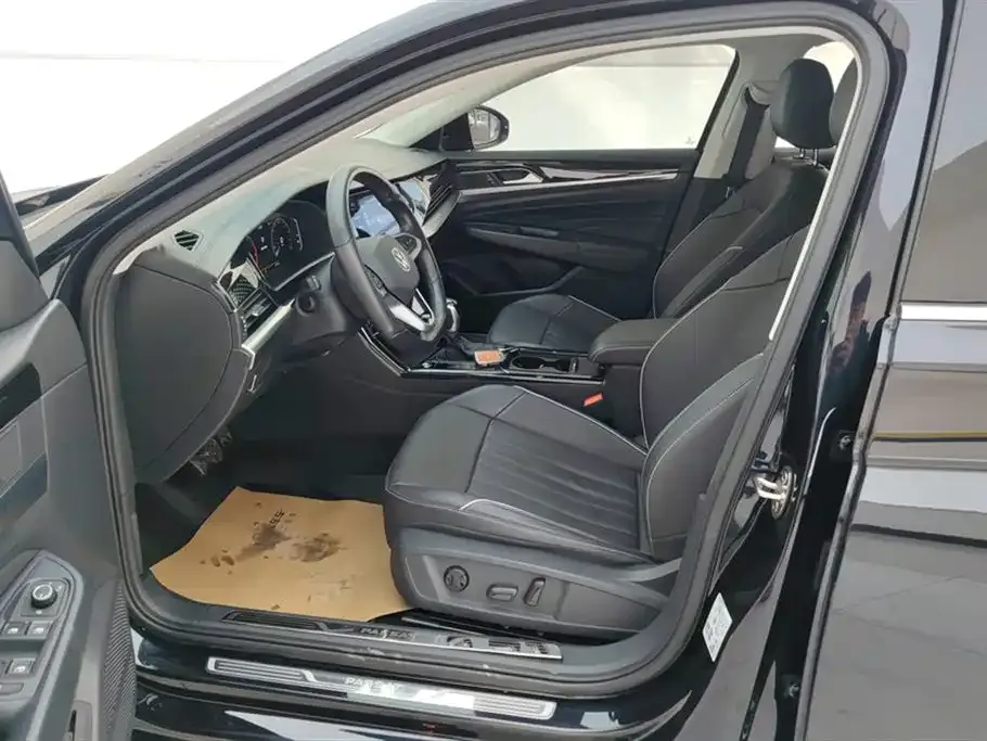 Volkswagen Passat 2023 из CN, фото 10