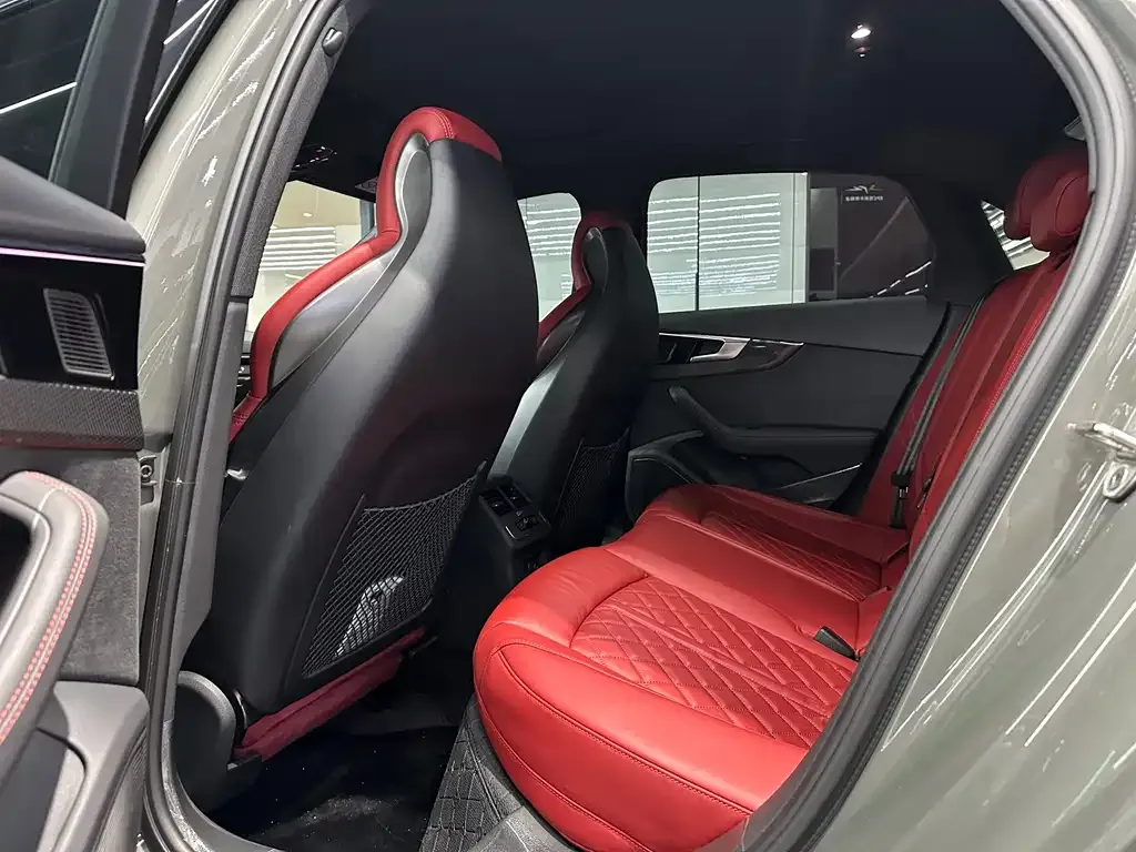 Audi S4 2024 из CN, фото 2