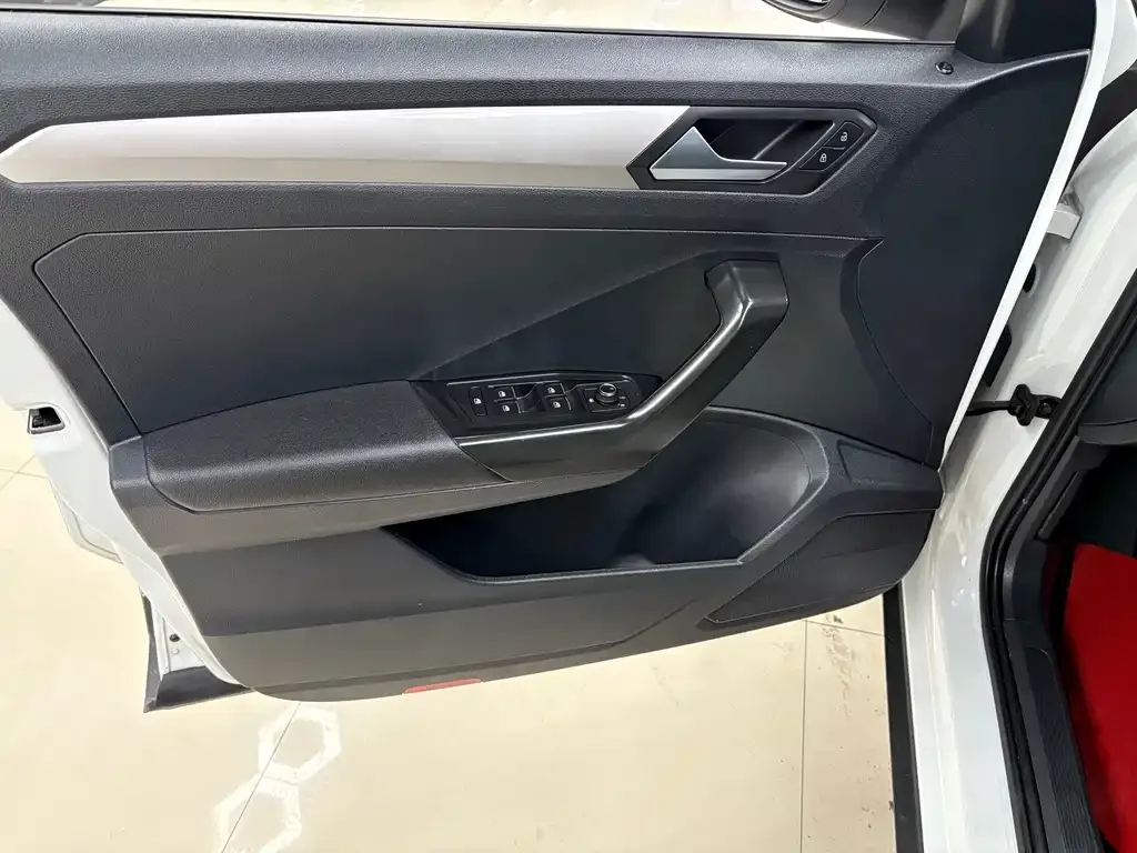 Volkswagen T-Roc 2023 из CN, фото 7