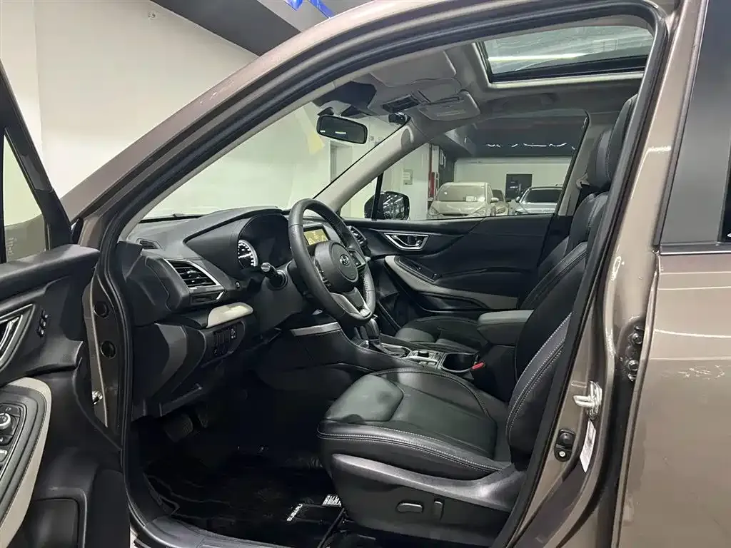 Subaru Forester 2022 из CN, фото 10