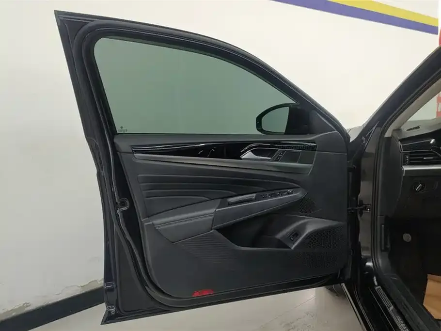 Volkswagen Passat 2022 из CN, фото 2
