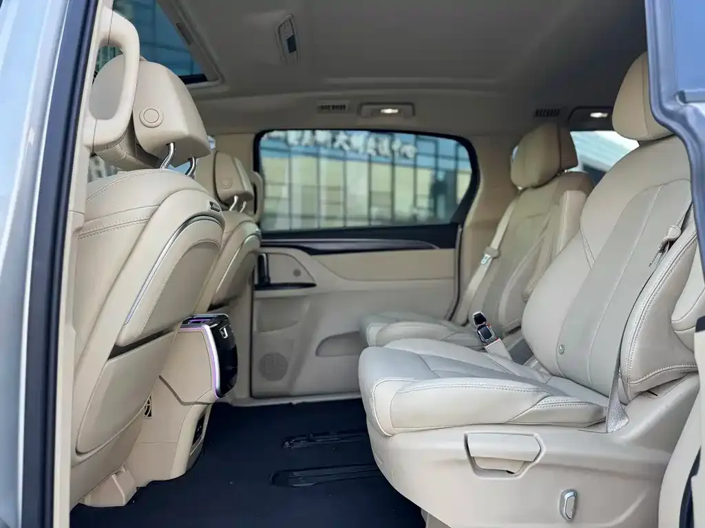 Buick GL8 2023 из CN, фото 2