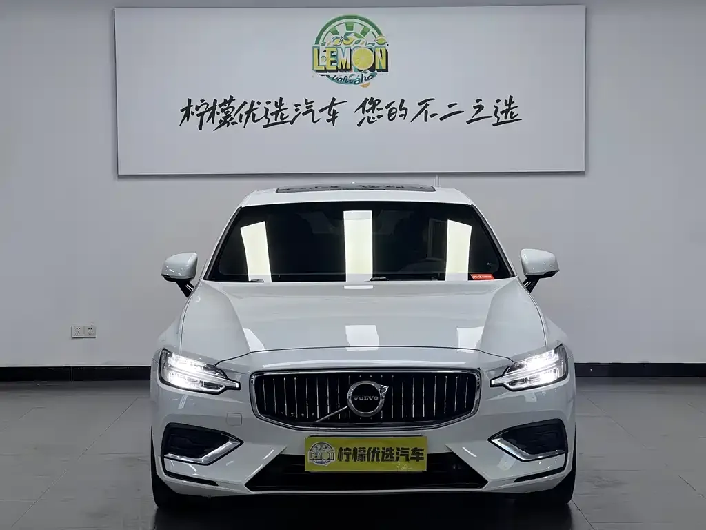 Volvo S60 2021 из CN, фото 2