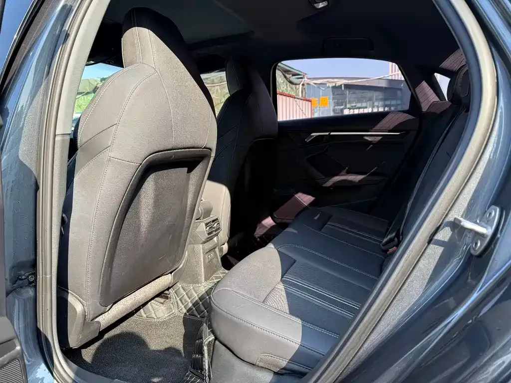 Audi A3 2023 из CN, фото 3