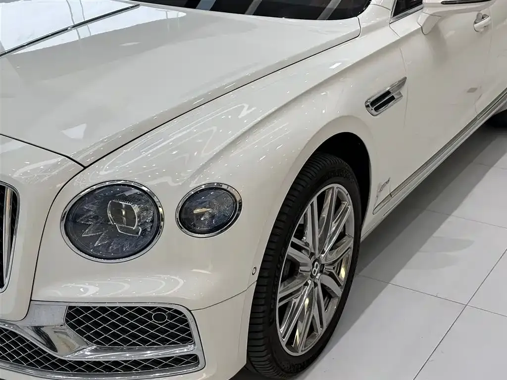 Bentley Flying Spur PHEV — фото 4