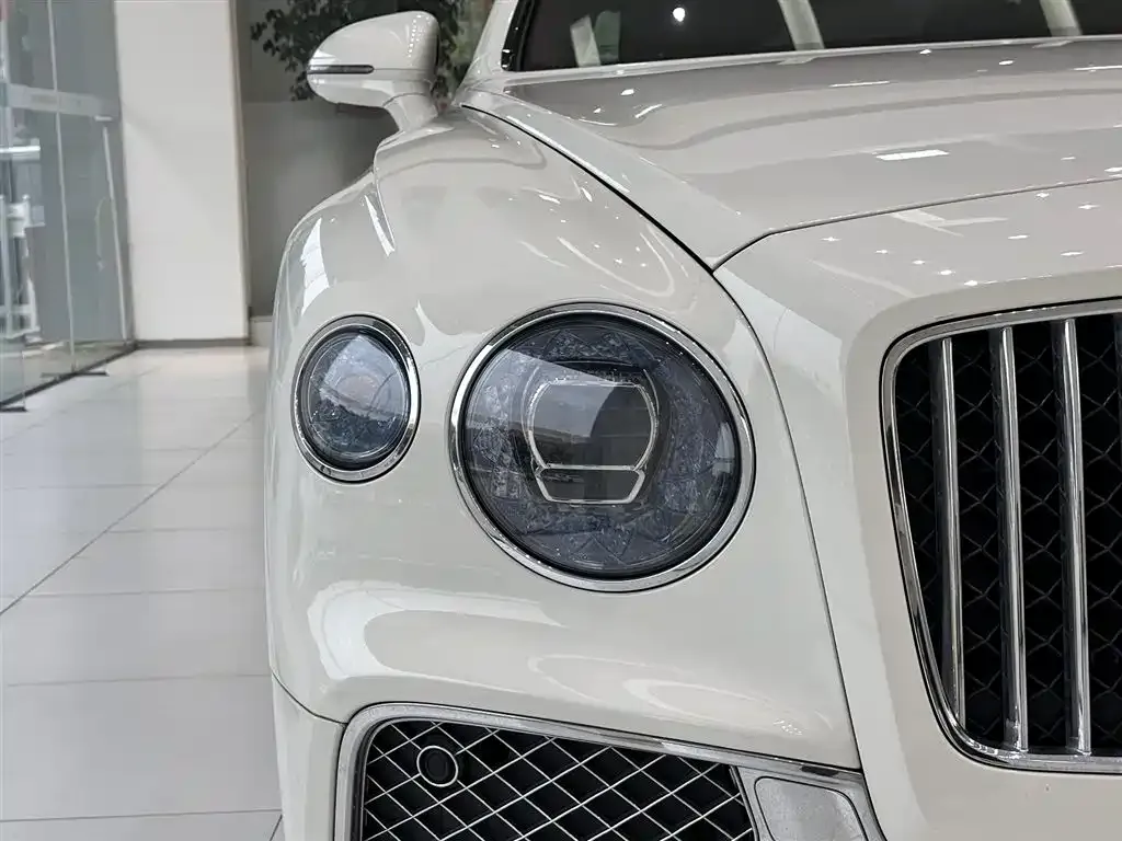 Bentley Flying Spur PHEV — фото 2