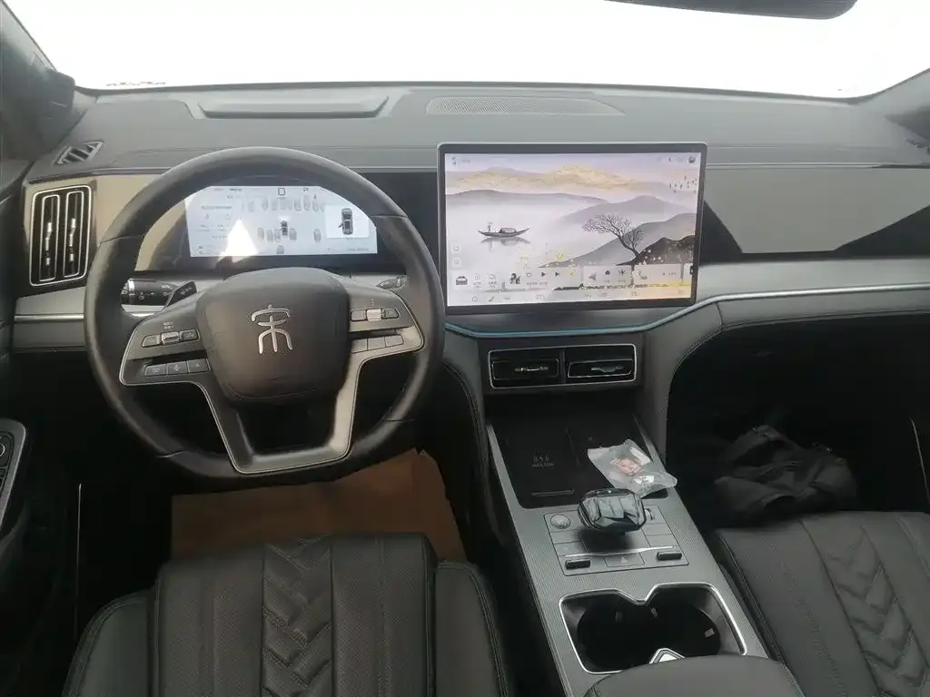 BYD L DM-i — фото 10