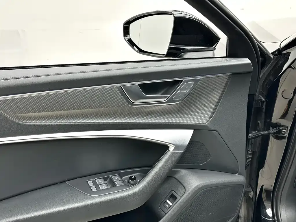 Audi A6L 2024 из CN, фото 6